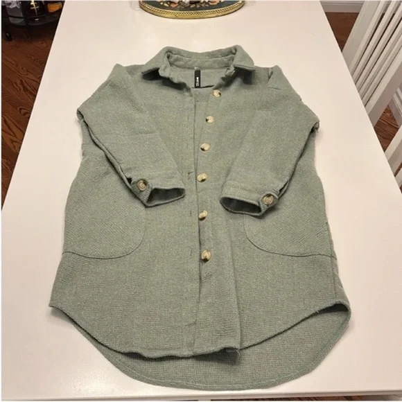 Design Lab Textured Front Button Shacket in Sage Size small - Picture 2 of 9